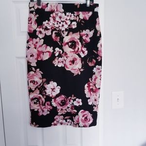 💥Floral pink and black skirt. Stretch💥